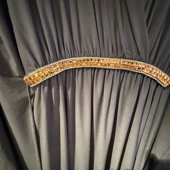 Elegant Gray Maxi Dress - Picture 3 of 5